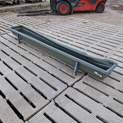 1 stk. brugt fodertrug i plast 300x45 cm. 